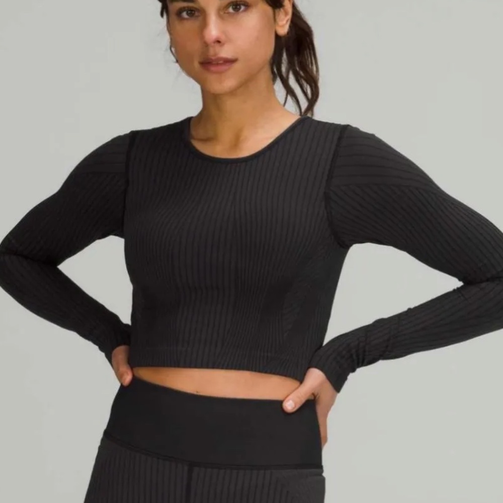 Lululemon Ebb to Street Long Sleeve Shirt in Black / Graphite Grey—Size 8